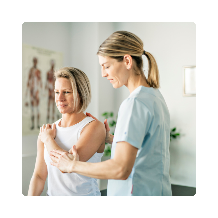 fizjoterapia pormed mierzecice lekarz podczas ćwiczeń z pacjentem